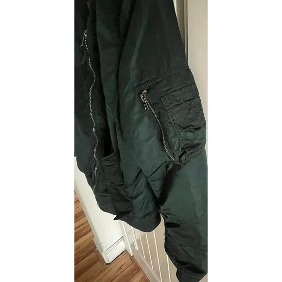 Alpha Industries Bomber Jacket Men’s Size M Green